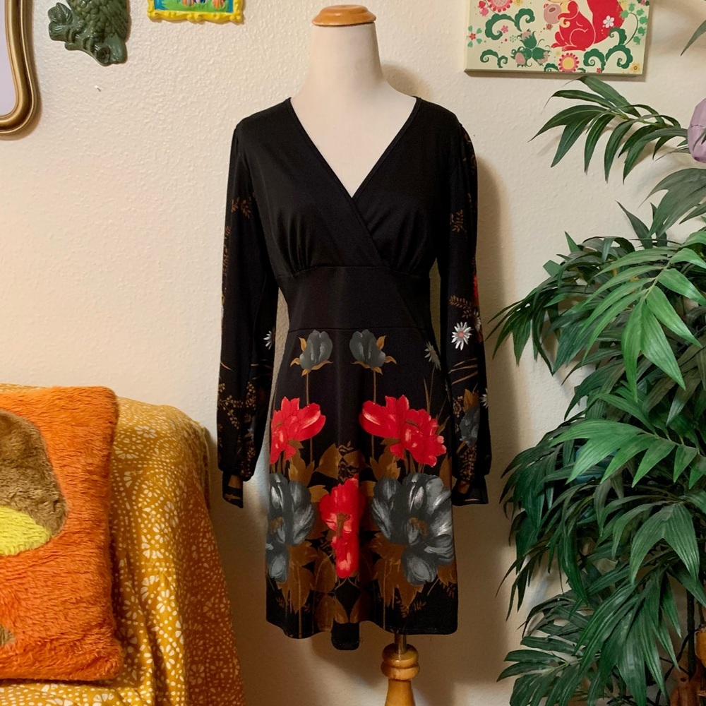 Beautiful 70s vintage sexy black floral dress